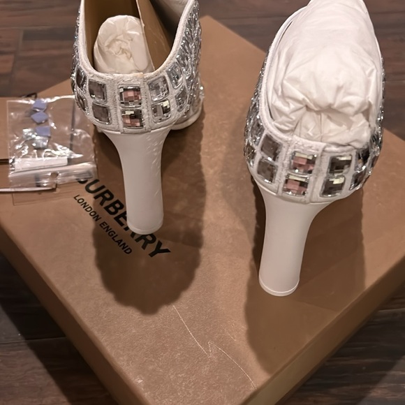 New authentic Burberry shoes - Picture 6 of 11